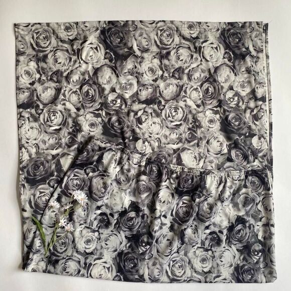 Vintage Dresses & Skirts - Vintage black & white rose skirt